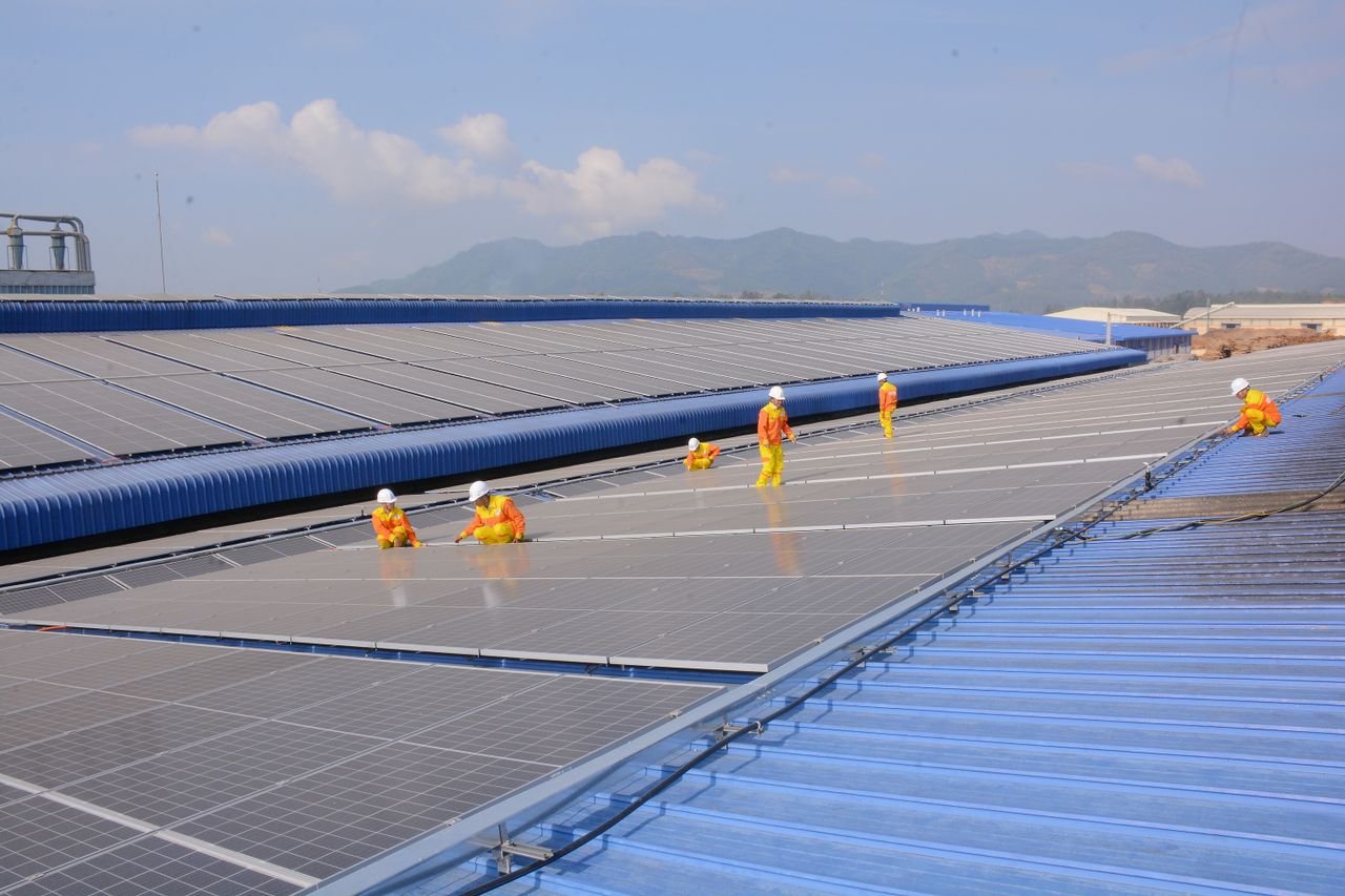 The Art of Drawing Readers In: Your attractive post title goes here Workers installing solar panels on a large roof, highlighting renewable energy and sustainability.